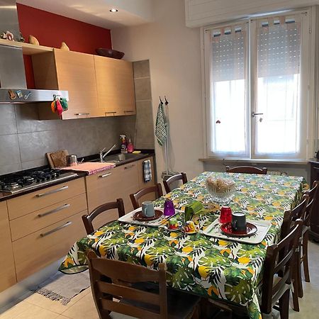 Appartamento Casa Sul Fiume パルマ エクステリア 写真
